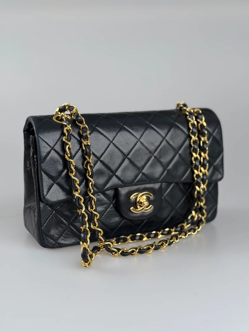 Chanel Vintage zeitlose Flap Bag klein schwarz golden