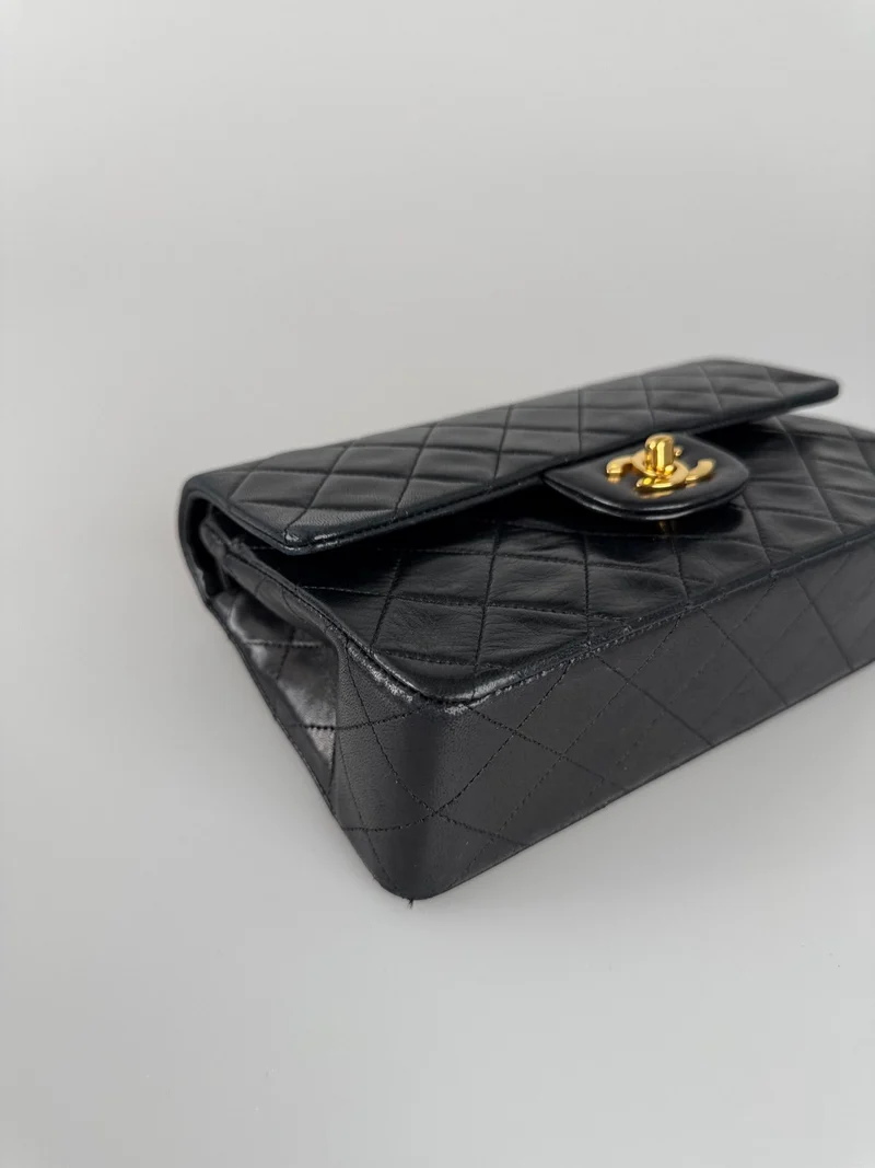 Chanel Vintage zeitlose Flap Bag klein schwarz golden