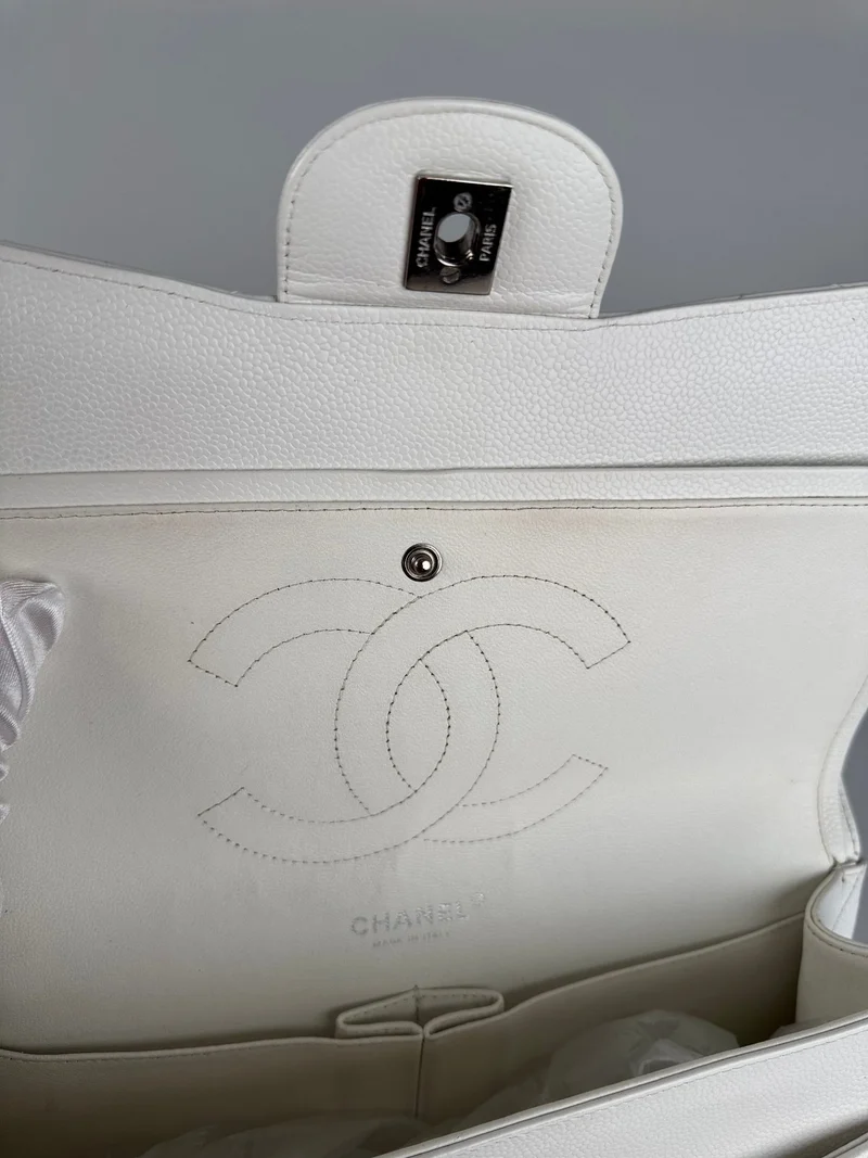 Chanel White Jumbo Classic Double Flap Bag aus Kaviarleder mit silberner Hardware