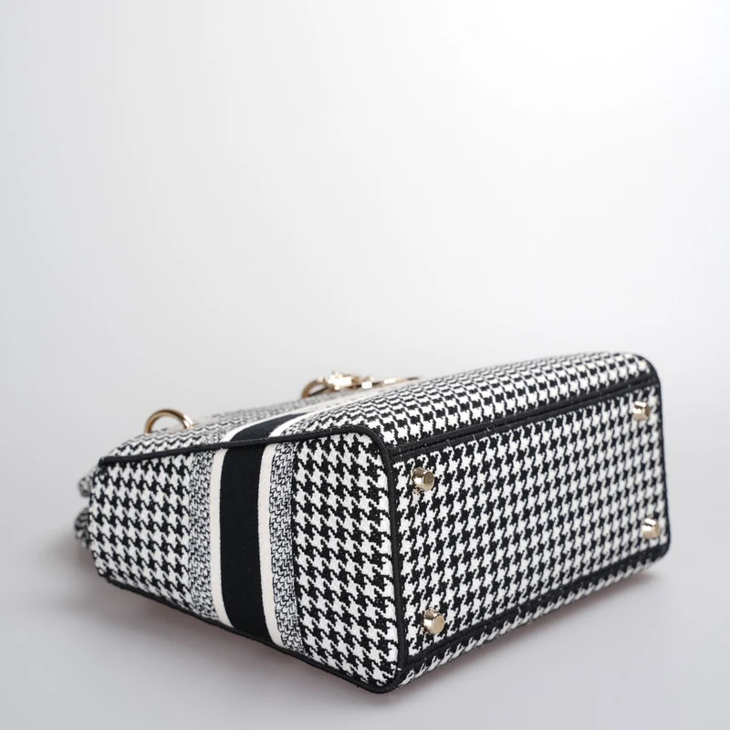 Christian Dior – Mittlere Lady D-Lite-Tasche aus Canvas mit Hahnentrittmuster in Schwarz und Weiß