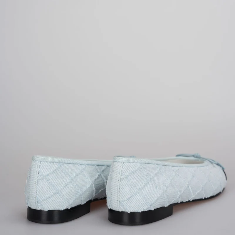 Chanel Denim bestickte Ballerinas mit CC-Cap-Toe aus Ripsband, Hellblau und Schwarz, Größe 38.5