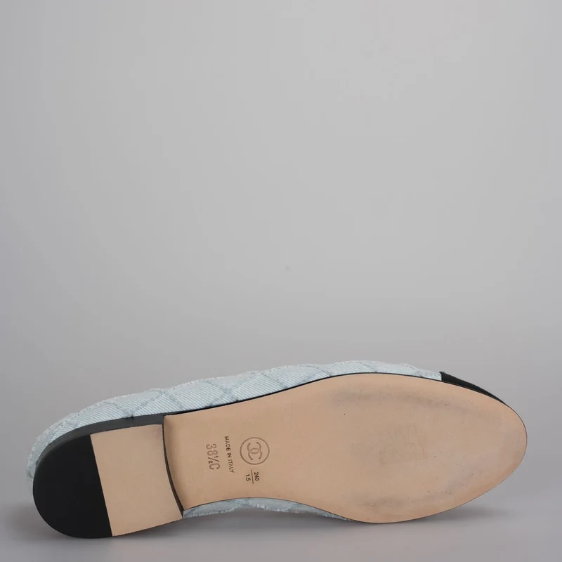Chanel Denim bestickte Ballerinas mit CC-Cap-Toe aus Ripsband, Hellblau und Schwarz, Größe 38.5