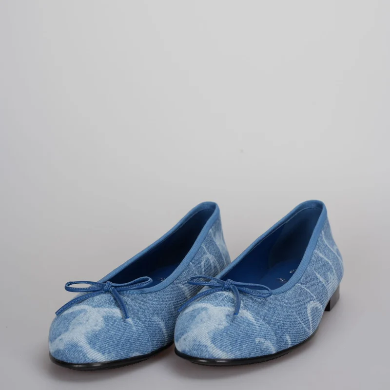 Chanel Bedruckte Denim CC Cap Toe Ballerinas Hellblau und Weiß Größe 39