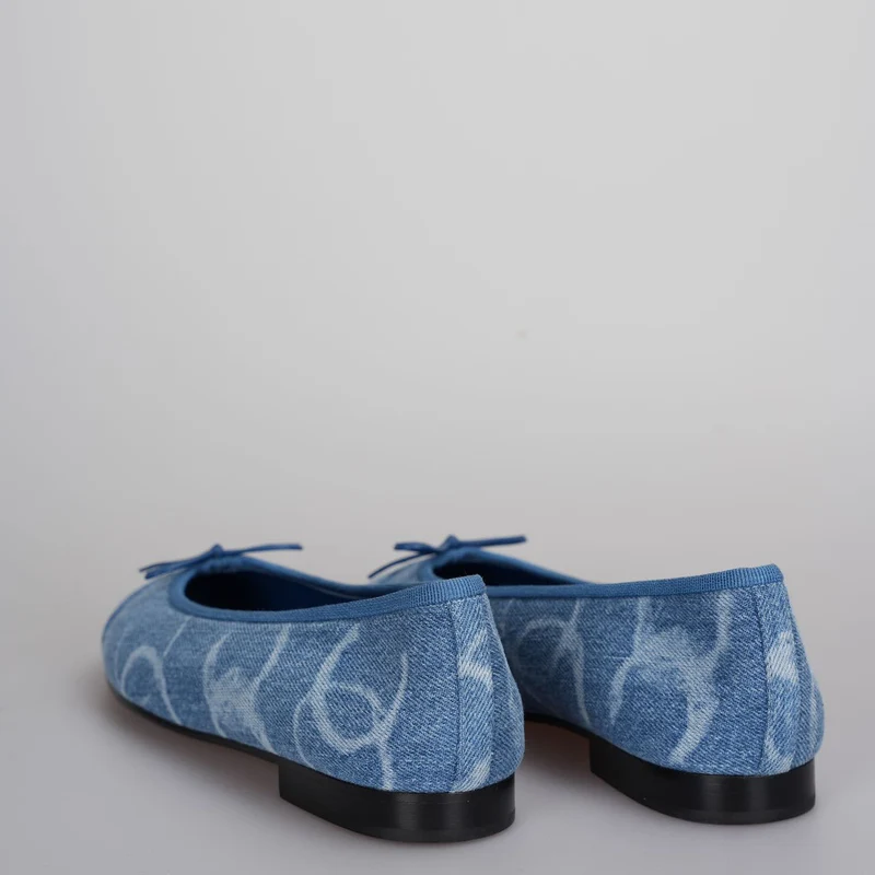 Chanel Bedruckte Denim CC Cap Toe Ballerinas Hellblau und Weiß Größe 39