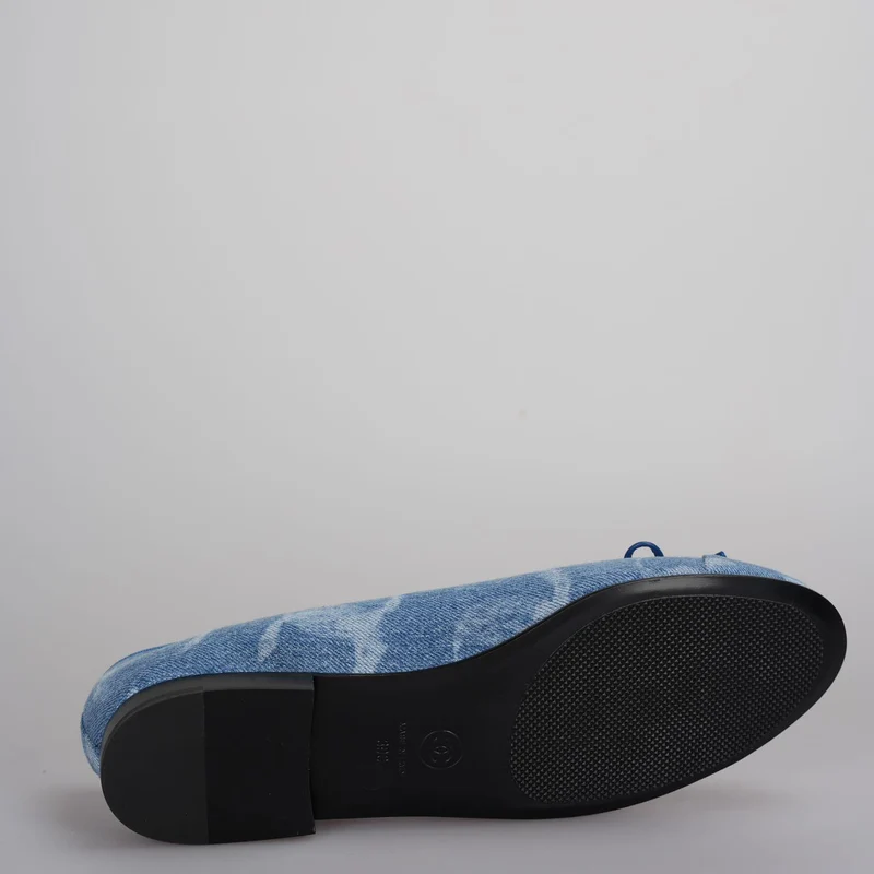 Chanel Bedruckte Denim CC Cap Toe Ballerinas Hellblau und Weiß Größe 39
