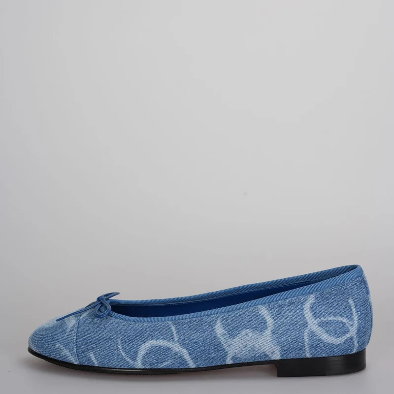 Chanel Bedruckte Denim CC Cap Toe Ballerinas Hellblau und Weiß Größe 39