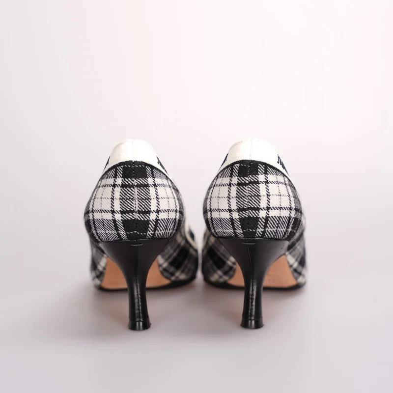 J'Adior Pumps mit Dior Canvasband und Stickerei im Schottenmuster