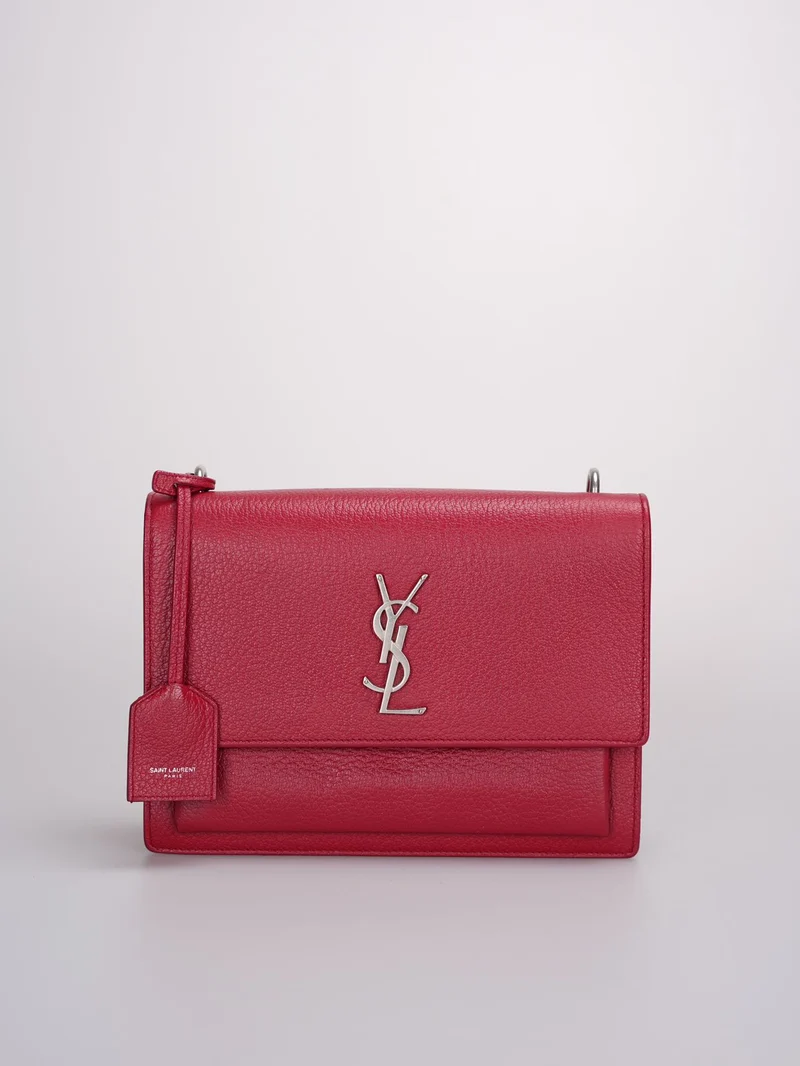 Saint Laurent – ​​Mittelgroße Sunset-Tasche aus genarbtem Kalbsleder mit Monogramm in Rot