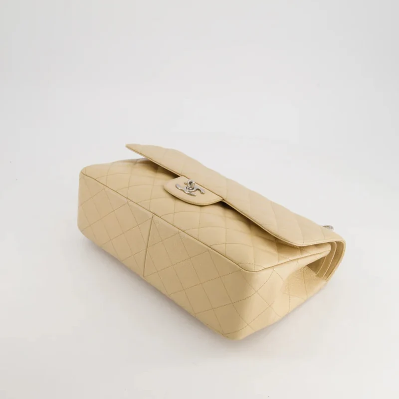 Chanel zeitlose Flap Bag Beige Jumbo Size Caviar Leder mit silberner Hardware