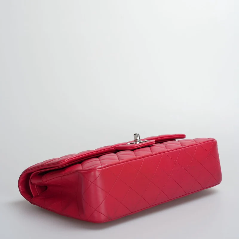Chanel Rote mittelgroße zeitlose Flap Bag mit silberner Hardware
