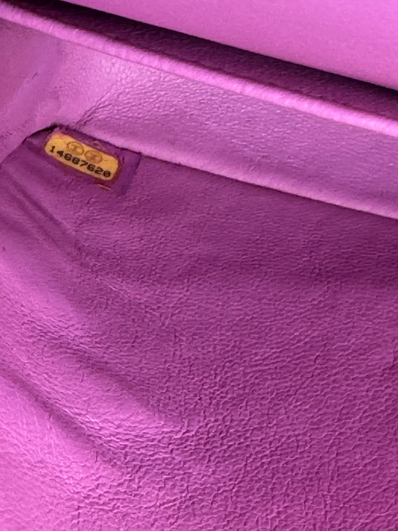Chanel Medium Classic Double Flap Bag aus lila Leliac-Lammleder mit silberner Hardware