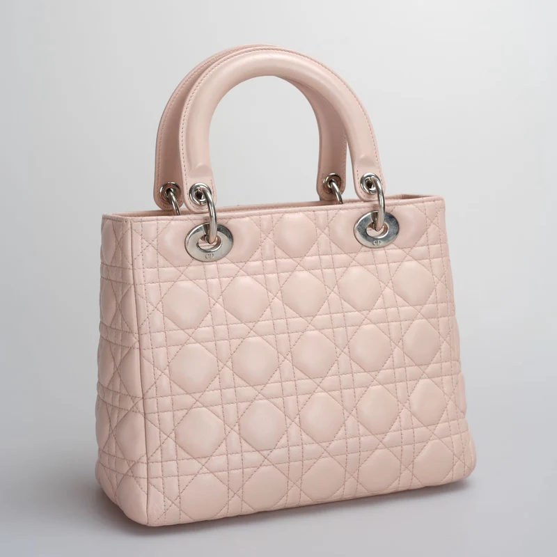 Christian Dior – mittelgroße Lady Dior-Tasche aus Cannage-Lammleder mit silberner Hardware in Pink