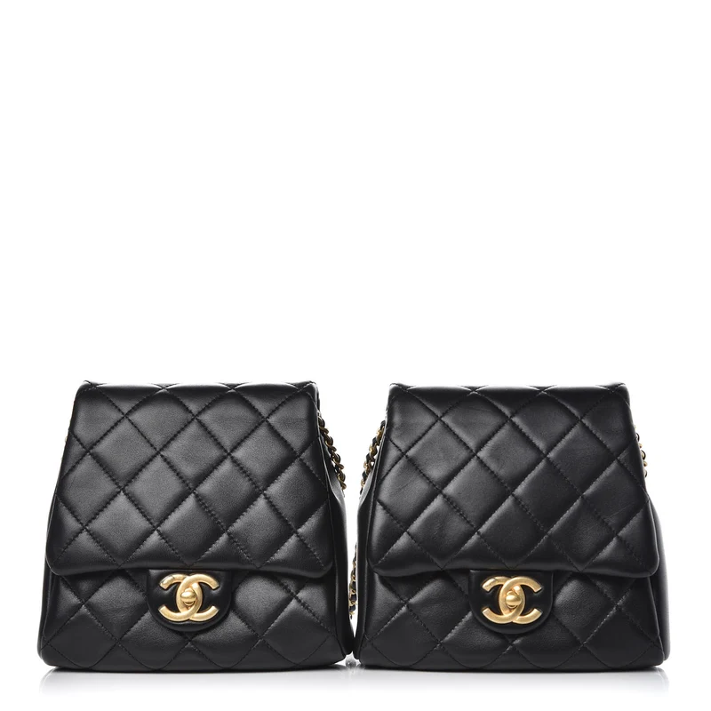 Chanel – Gesteppte Seitentaschen aus Lammleder, schwarze kleine Doppeltasche mit Perlenkette und CC-Logo