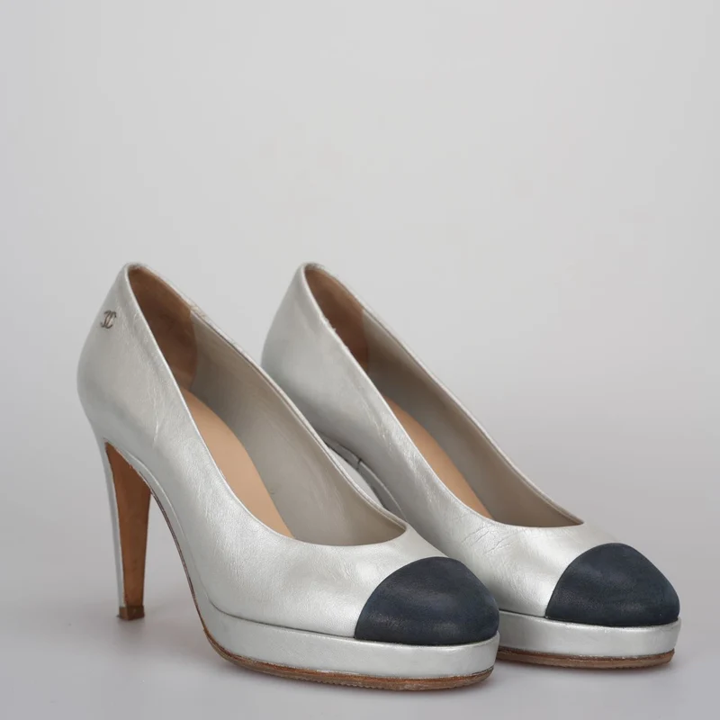 Chanel Silber/Schwarz Nubukleder Cap Toe Pumps Größe 36