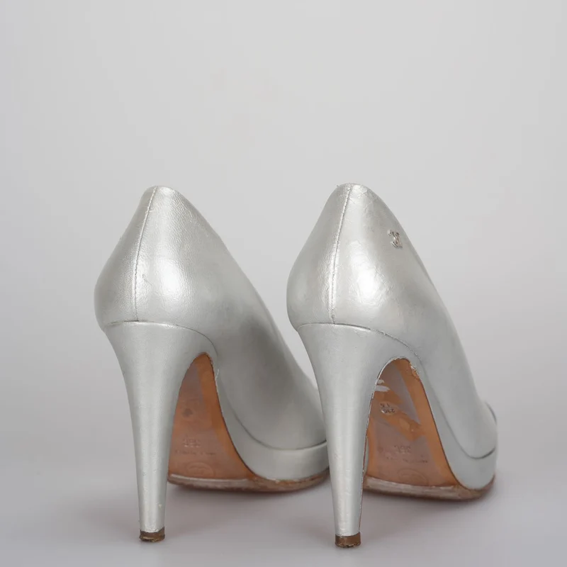 Chanel Silber/Schwarz Nubukleder Cap Toe Pumps Größe 36
