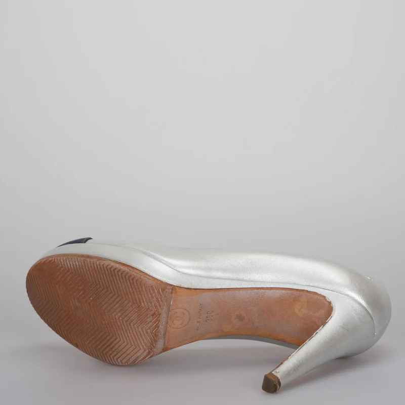 Chanel Silber/Schwarz Nubukleder Cap Toe Pumps Größe 36