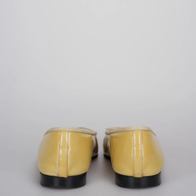 Chanel Beige/Schwarz Lackleder CC Ballerinas Größe 40