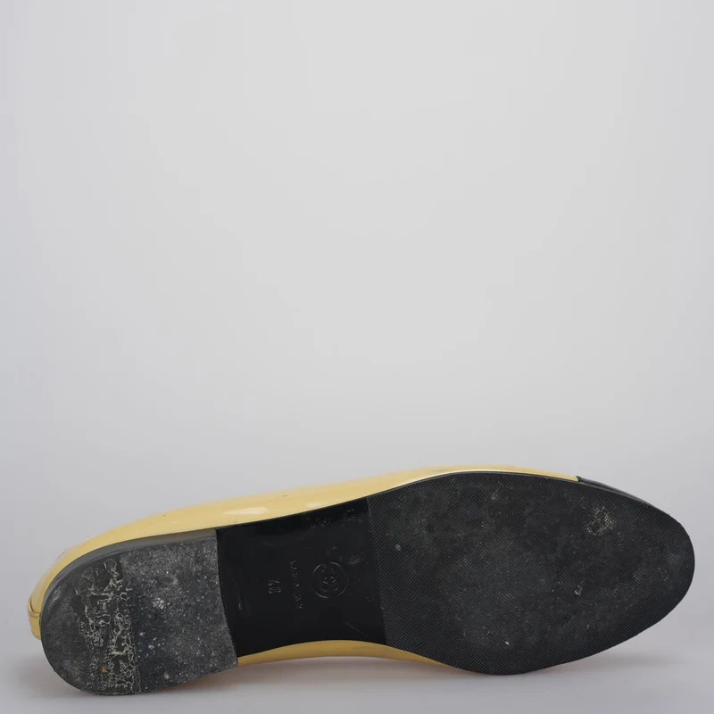 Chanel Beige/Schwarz Lackleder CC Ballerinas Größe 40
