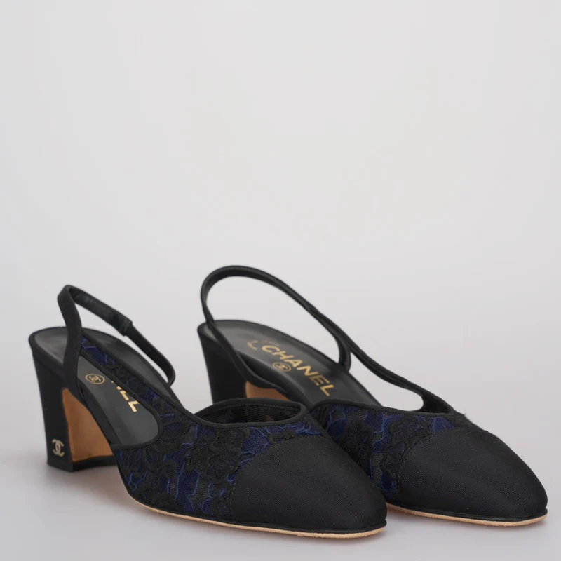 Chanel CC Slingback-Pumps mit Ripsband und Kappe aus Spitze, Marineblau und Schwarz, 37