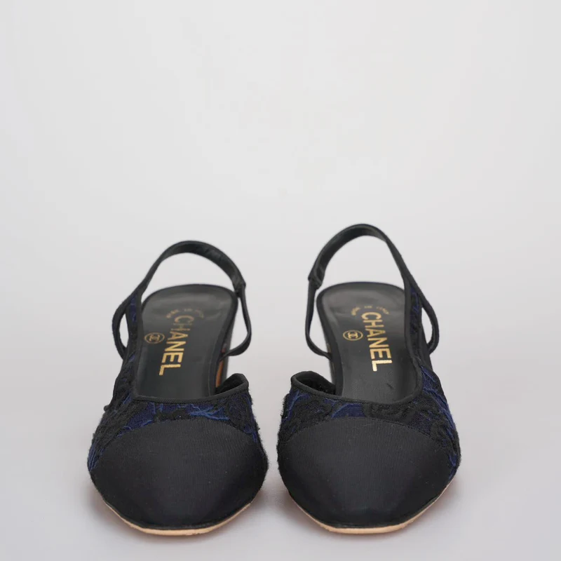 Chanel CC Slingback-Pumps mit Ripsband und Kappe aus Spitze, Marineblau und Schwarz, 37