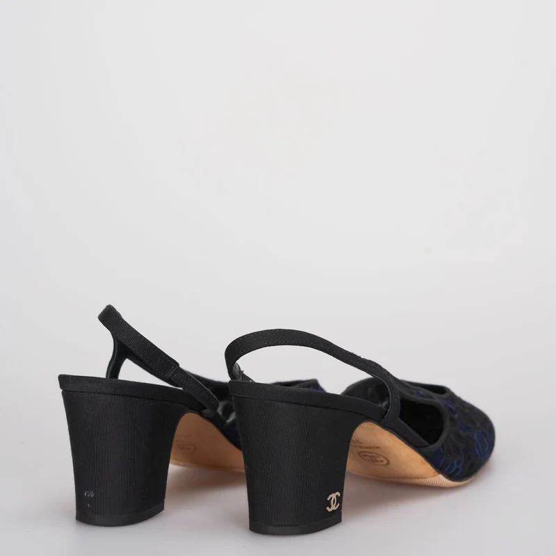 Chanel CC Slingback-Pumps mit Ripsband und Kappe aus Spitze, Marineblau und Schwarz, 37