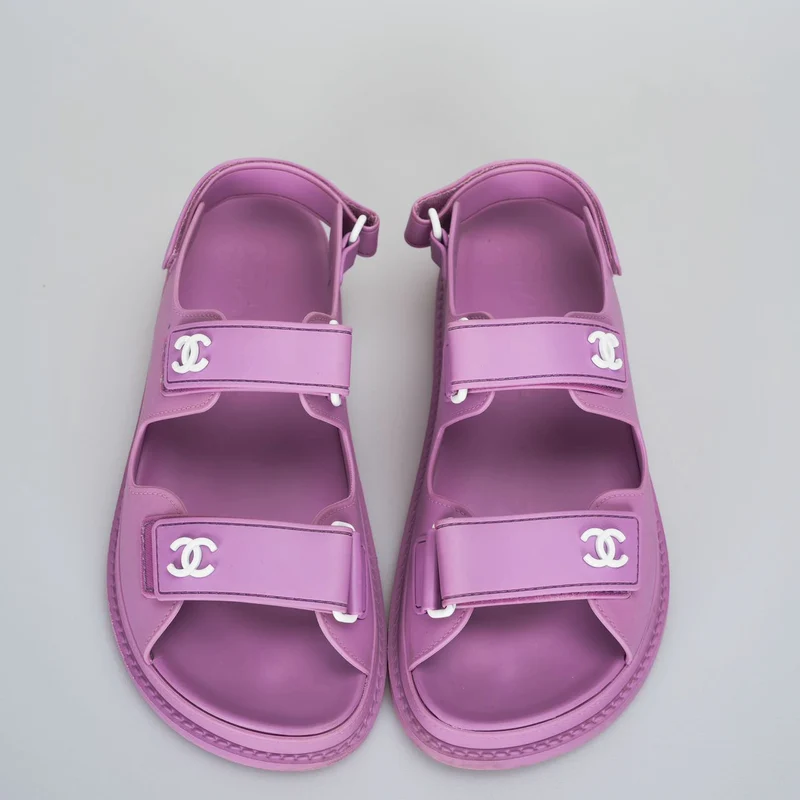 Chanel lila CC Gummi Dad Sandalen 36