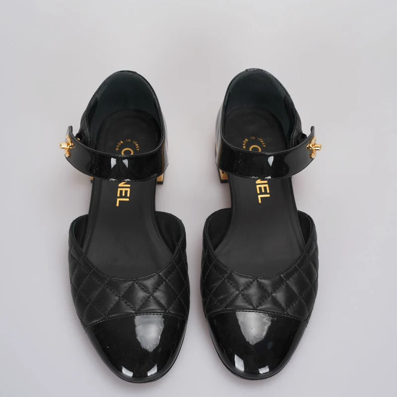 Chanel Mary Jane Flats 36.5 aus schwarzem Lackleder und Leder