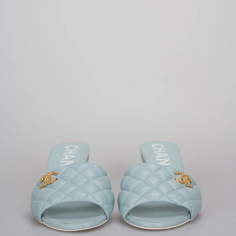CHANEL Tiffany Blaue CC Pantoletten aus gestepptem Lammleder mit Struktur 38.5