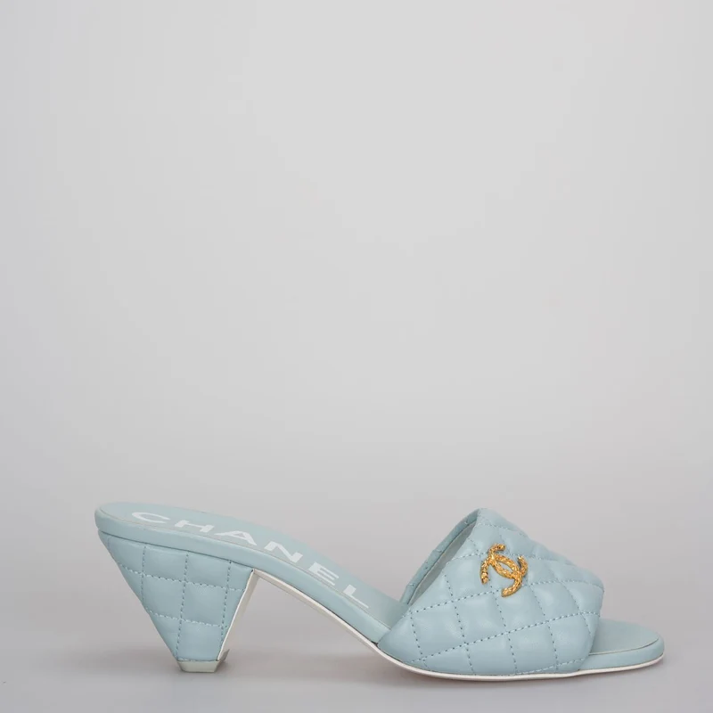 CHANEL Tiffany Blaue CC Pantoletten aus gestepptem Lammleder mit Struktur 38.5