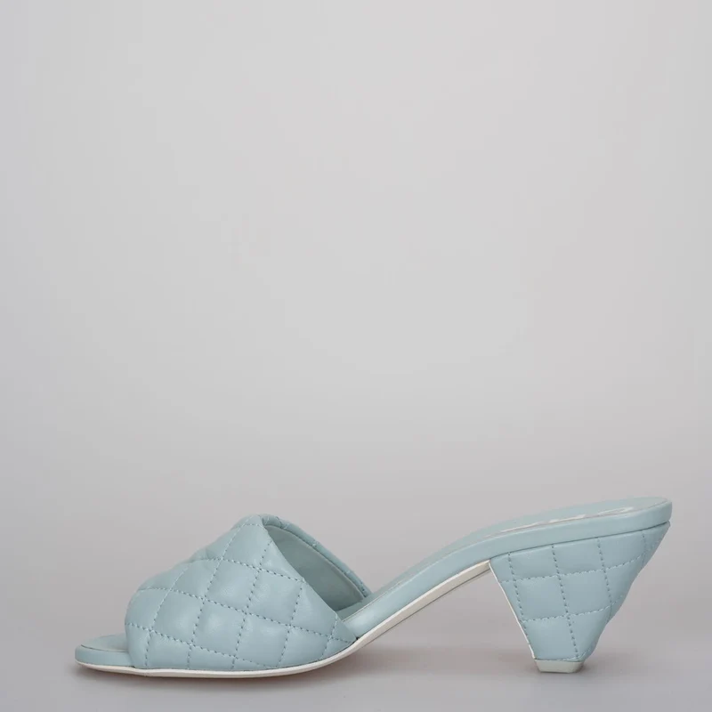 CHANEL Tiffany Blaue CC Pantoletten aus gestepptem Lammleder mit Struktur 38.5