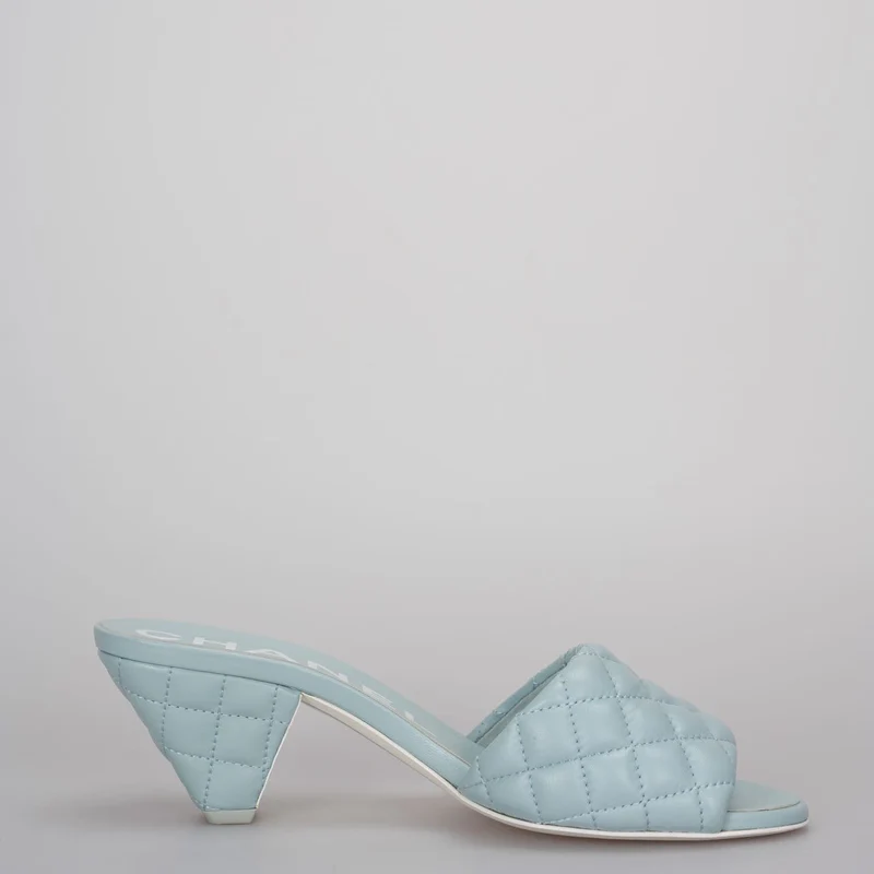 CHANEL Tiffany Blaue CC Pantoletten aus gestepptem Lammleder mit Struktur 38.5