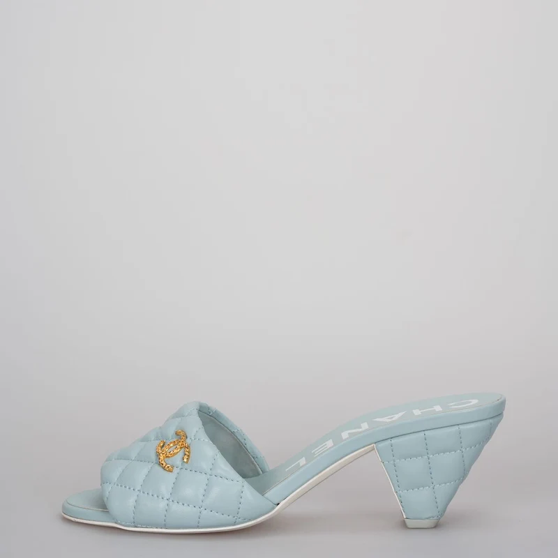 CHANEL Tiffany Blaue CC Pantoletten aus gestepptem Lammleder mit Struktur 38.5
