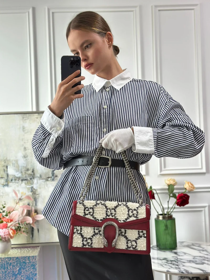 Kleine Dionysus-Umhängetasche aus Tweed mit Monogramm von Gucci in Weiß/Schwarz/Romantische Kirsche