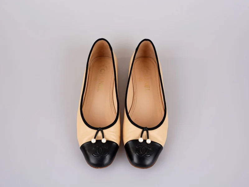 Chanel CC Lammleder Cap Toe Ballerinas mit Perlen Beige/Schwarz 38C