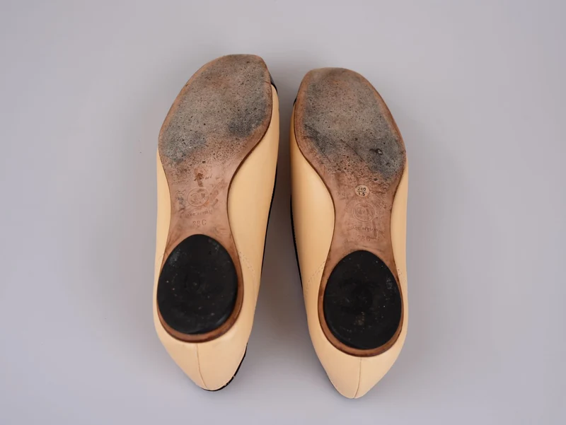 Chanel CC Lammleder Cap Toe Ballerinas mit Perlen Beige/Schwarz 38C