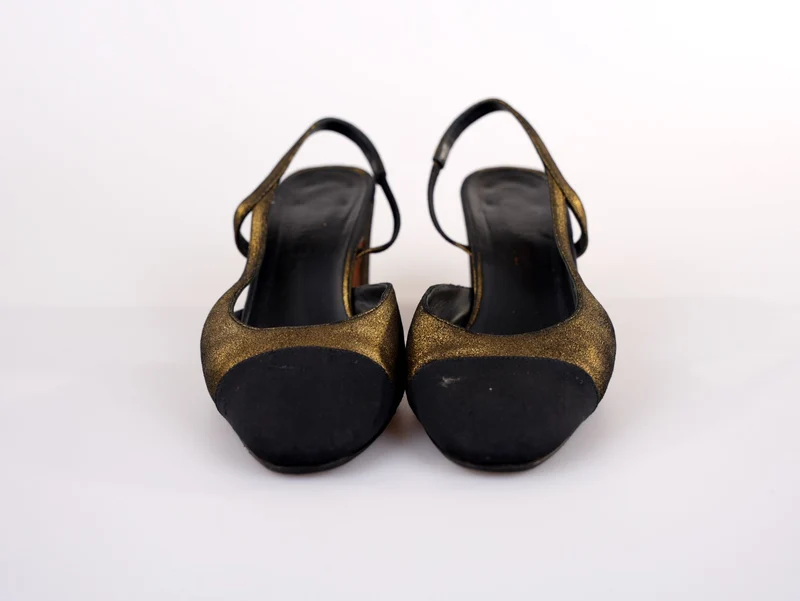 Chanel Metallic Lammleder Ripsband Cap Toe CC Slingback Pumps Gold Schwarz Größe 39C