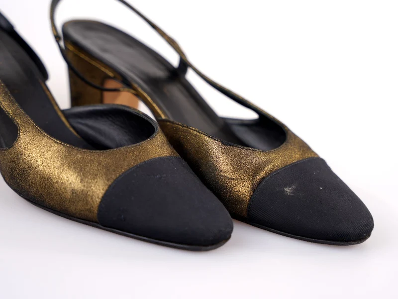 Chanel Metallic Lammleder Ripsband Cap Toe CC Slingback Pumps Gold Schwarz Größe 39C