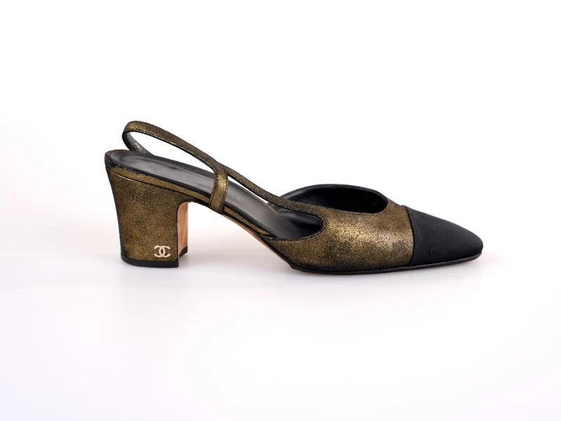 Chanel Metallic Lammleder Ripsband Cap Toe CC Slingback Pumps Gold Schwarz Größe 39C