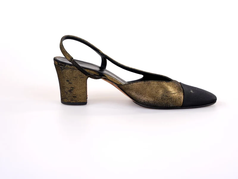 Chanel Metallic Lammleder Ripsband Cap Toe CC Slingback Pumps Gold Schwarz Größe 39C