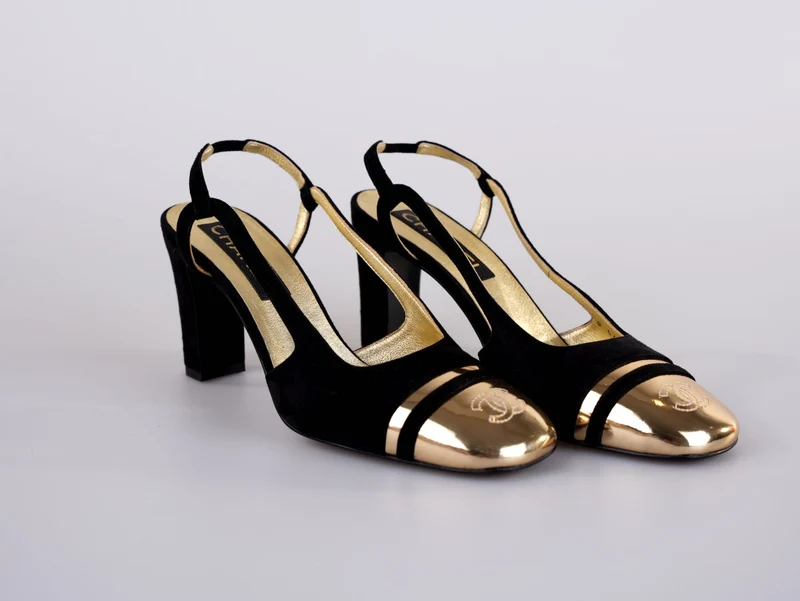 Chanel CC Slingback Heels Schwarz Gold Größe 37.5 EU