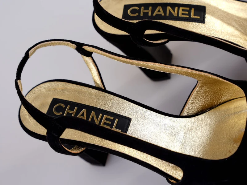 Chanel CC Slingback Heels Schwarz Gold Größe 37.5 EU