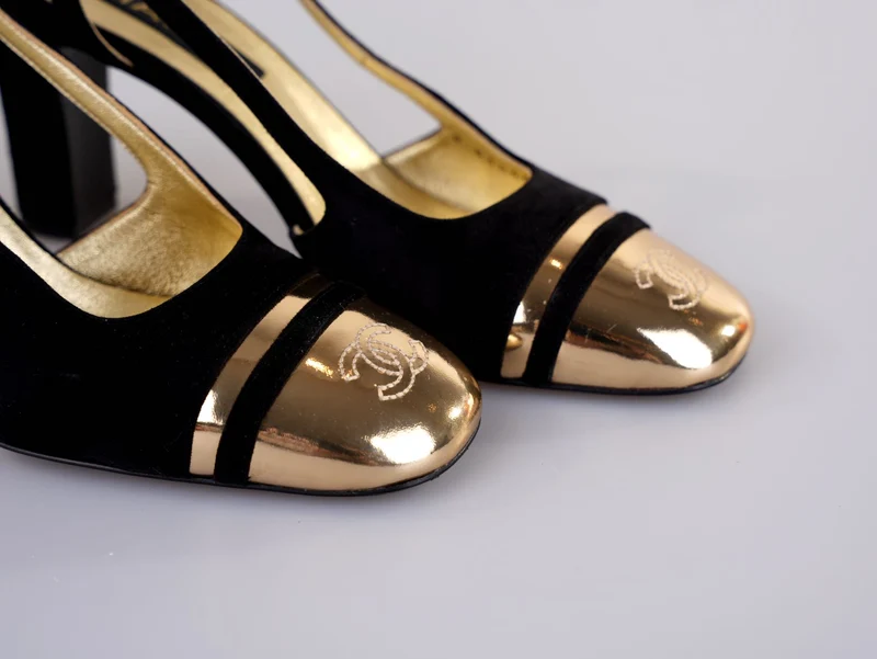 Chanel CC Slingback Heels Schwarz Gold Größe 37.5 EU