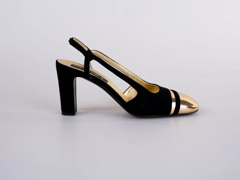 Chanel CC Slingback Heels Schwarz Gold Größe 37.5 EU
