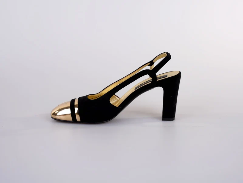 Chanel CC Slingback Heels Schwarz Gold Größe 37.5 EU