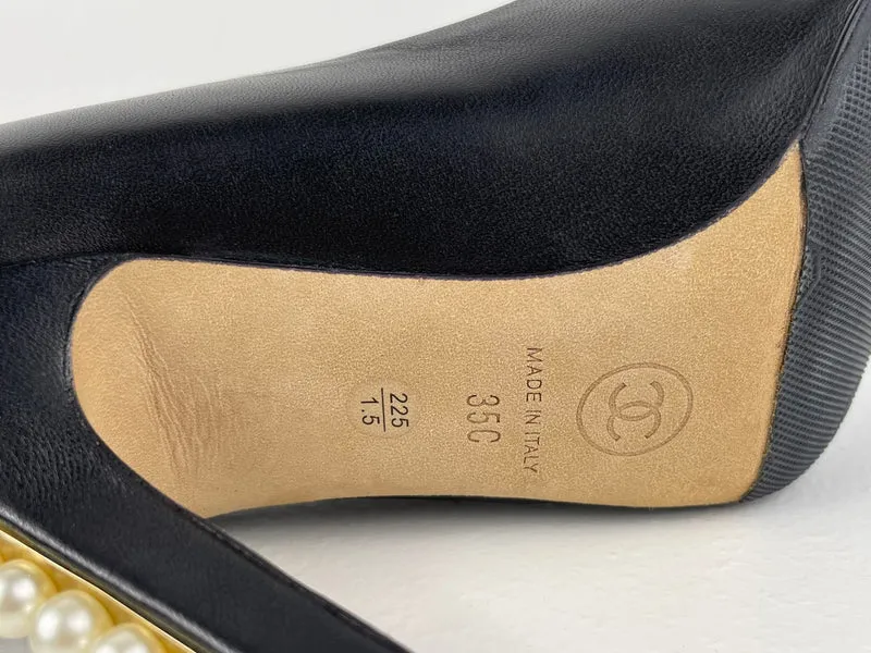Chanel Leder Schwarze Pumps mit Perlenabsatz CC Logo 35
