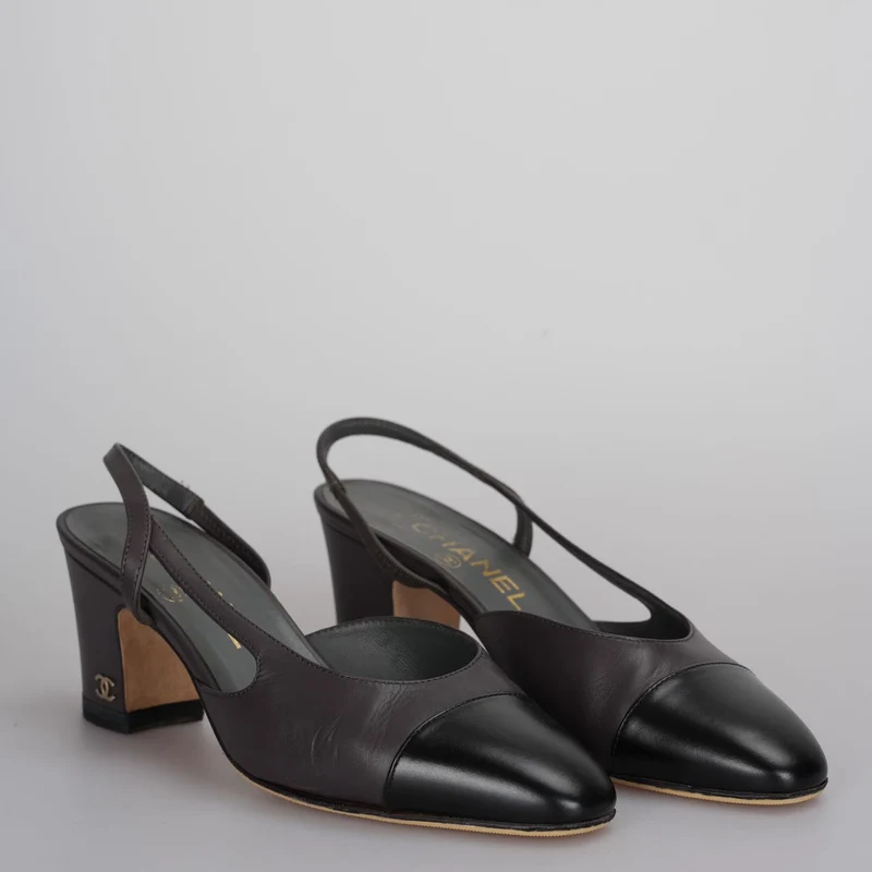 Chanel Schwarzbraune Slingback-Pumps mit CC-Logo 35