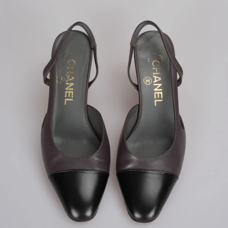 Chanel Schwarzbraune Slingback-Pumps mit CC-Logo 35