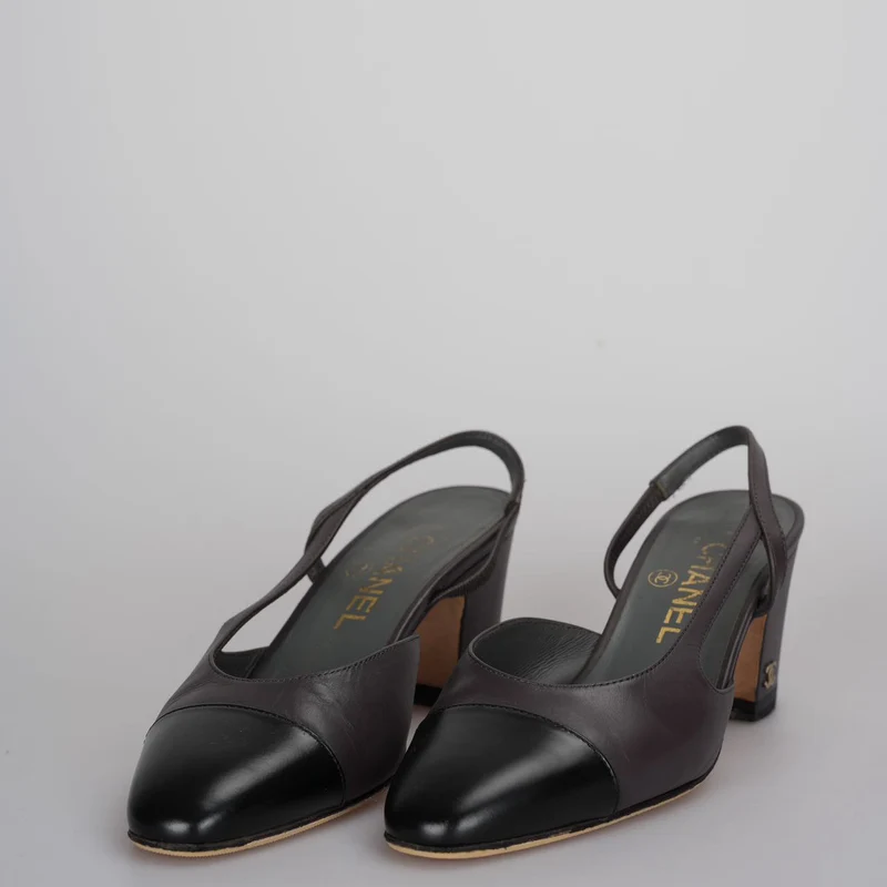 Chanel Schwarzbraune Slingback-Pumps mit CC-Logo 35