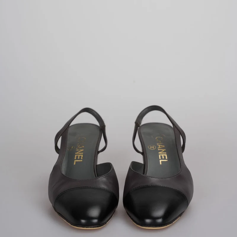 Chanel Schwarzbraune Slingback-Pumps mit CC-Logo 35