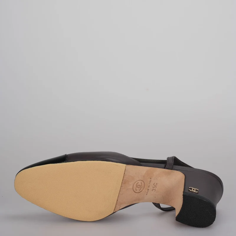 Chanel Schwarzbraune Slingback-Pumps mit CC-Logo 35